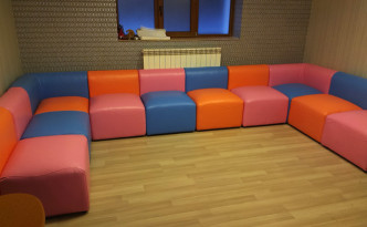 Canapea modulara pentru club/cafenea